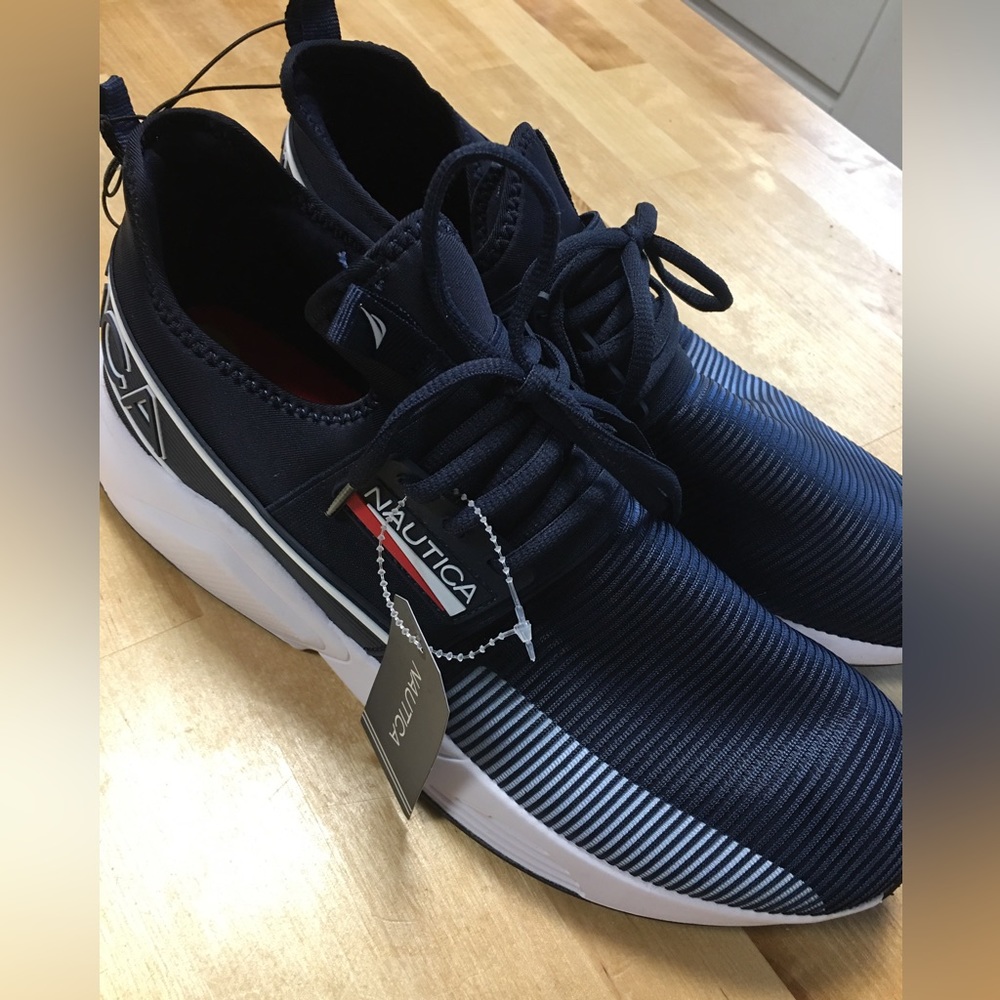 Mens nautica tennis shoes NWT size 12
